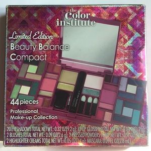 BRAND NEW!!! unopened makeup set
